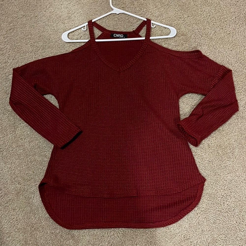 Shoulder cut out long sleeve shirt
